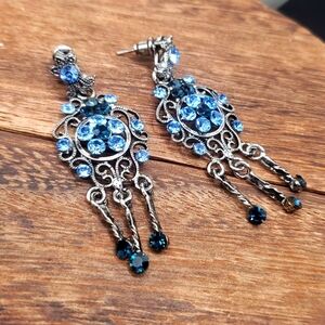 E671 sapphire blue victorian garden earrings‎